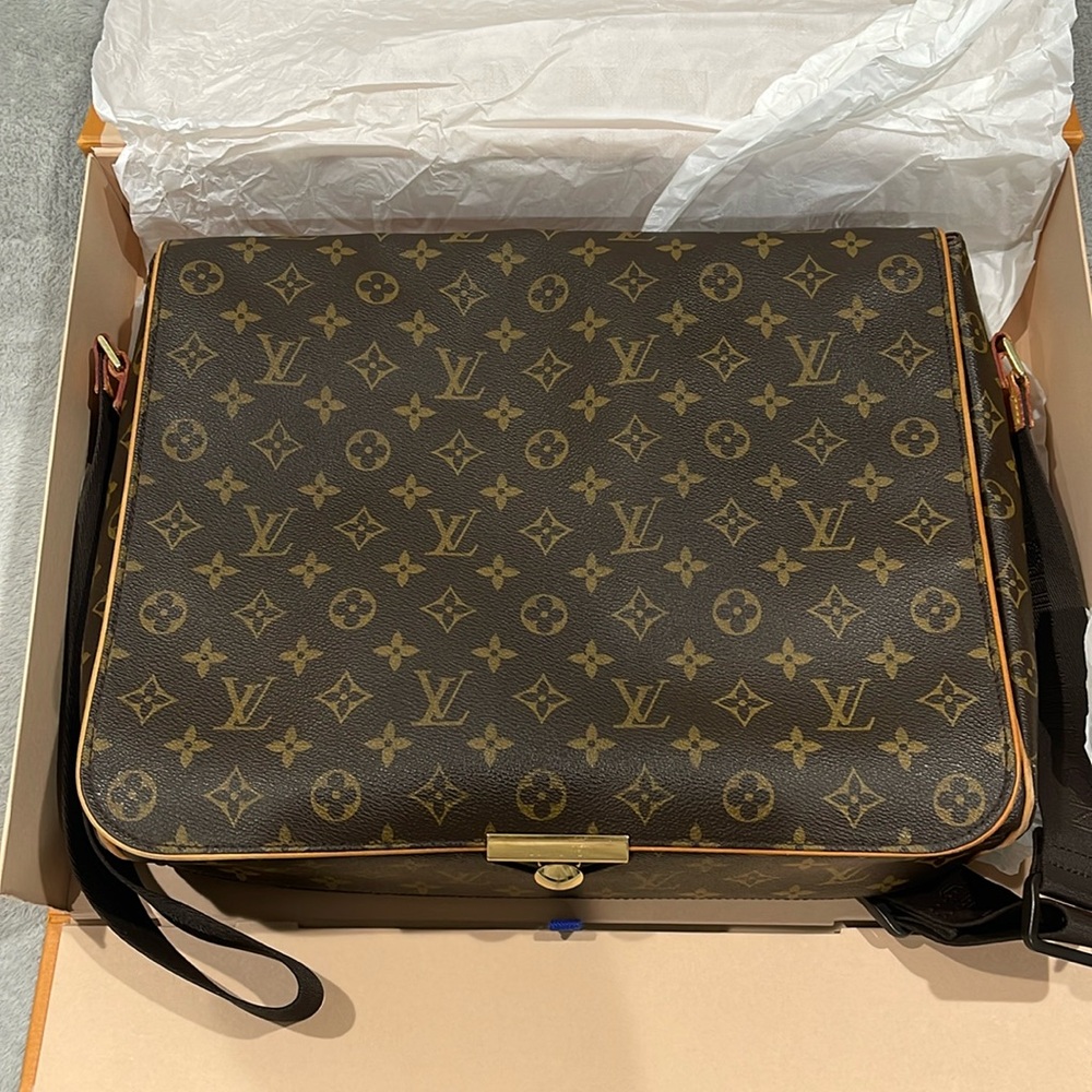 Louis Vuitton Messenger Bag